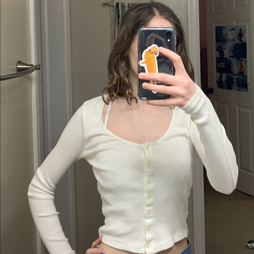 BRANDY MELVILLE RARE SCOOP NECK BUTTON-UP CROP TOP